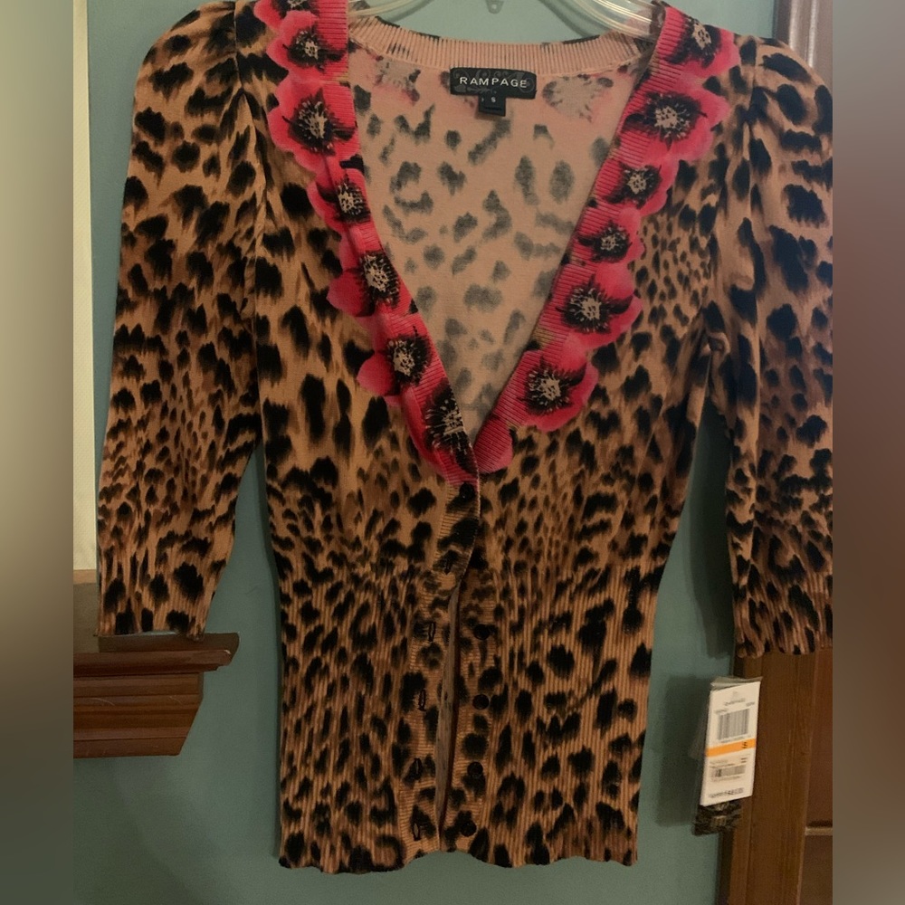 Rampage sz small leopard and flower 3/4 sleeve sweater NWT